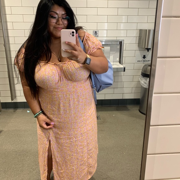 Meet your Posher, Estefani - Picture 2 of 7